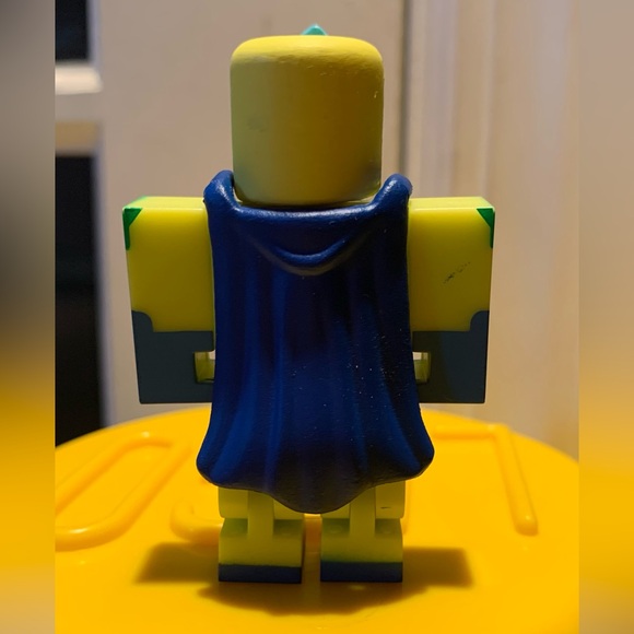 Roblox Heroes of Robloxia: Citrus Crusher Kinetic Figure - Picture 2 of 6